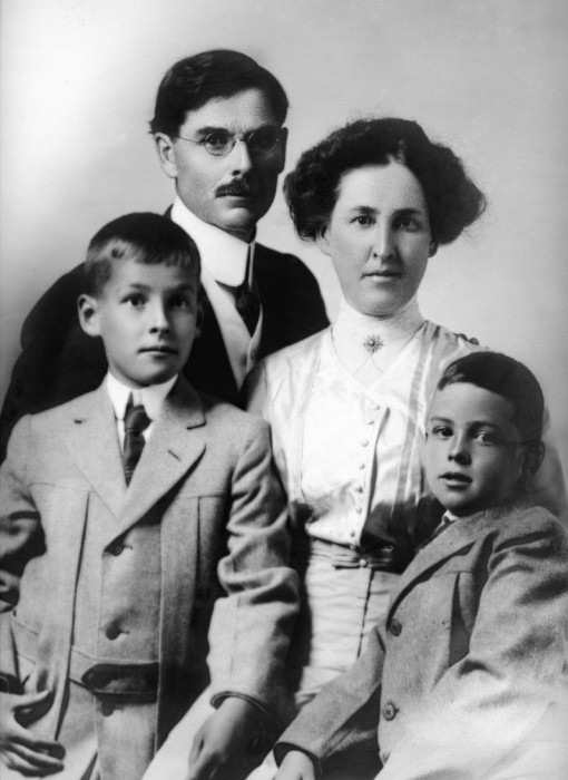 01_Maclean_family - click to open lightbox